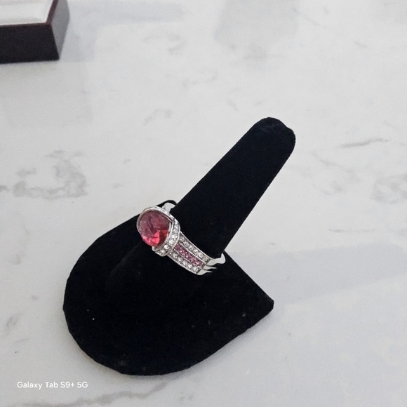 Radiant Red and Silver Ring with Striking Gemstone - Picture 5 of 8